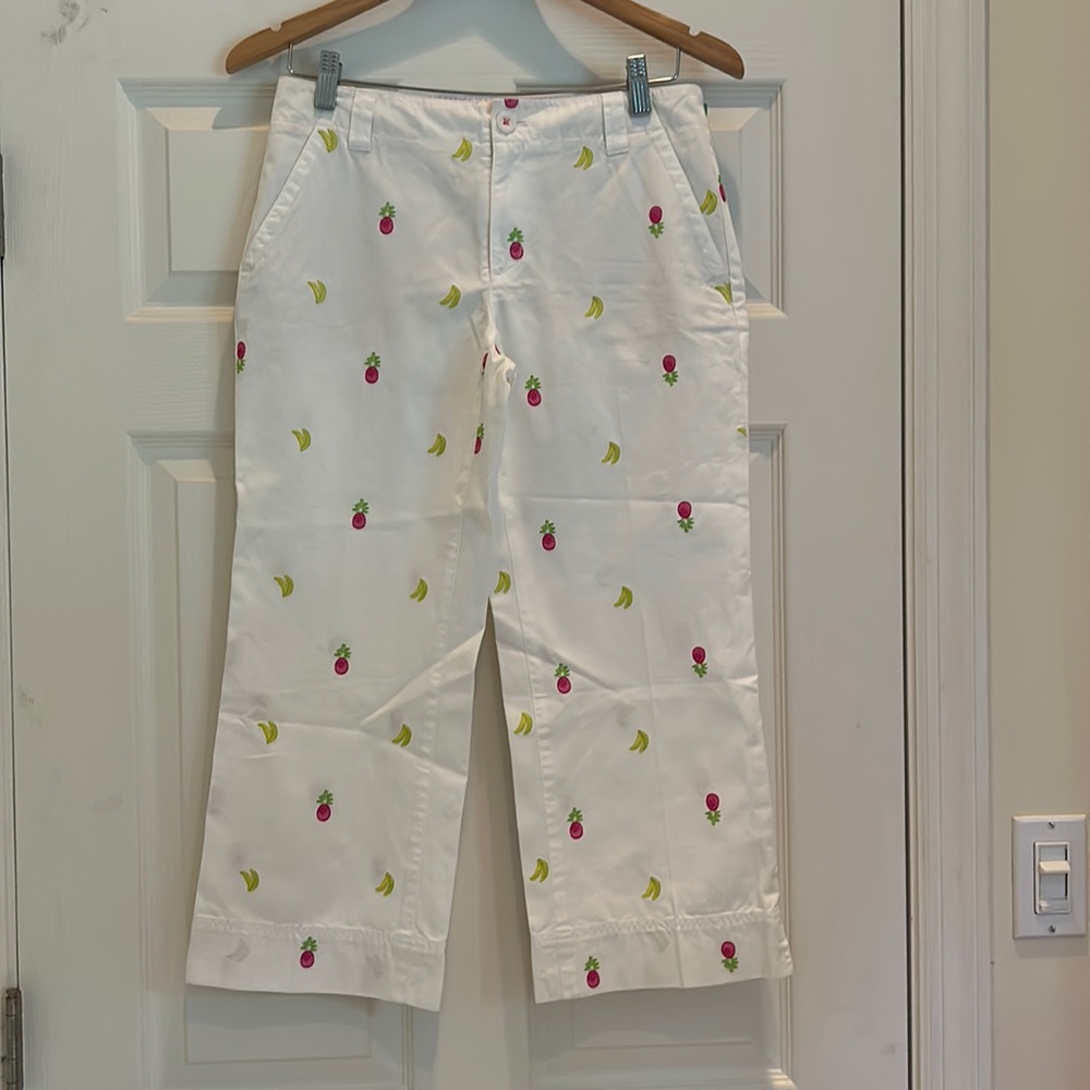 Lilly Pulitzer White Cropped Pants with Pink Pineapple & Yellow Banana Print